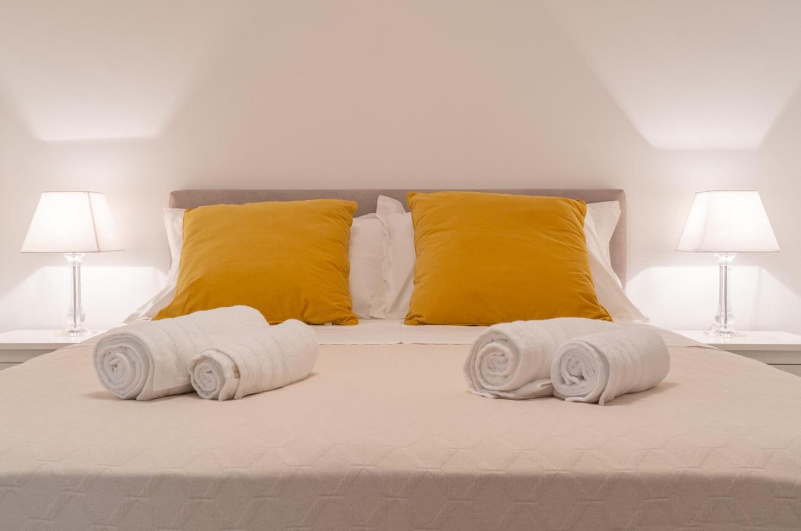 Mary Ann Apartment 2 ซัฟทัท ภายนอก รูปภาพ