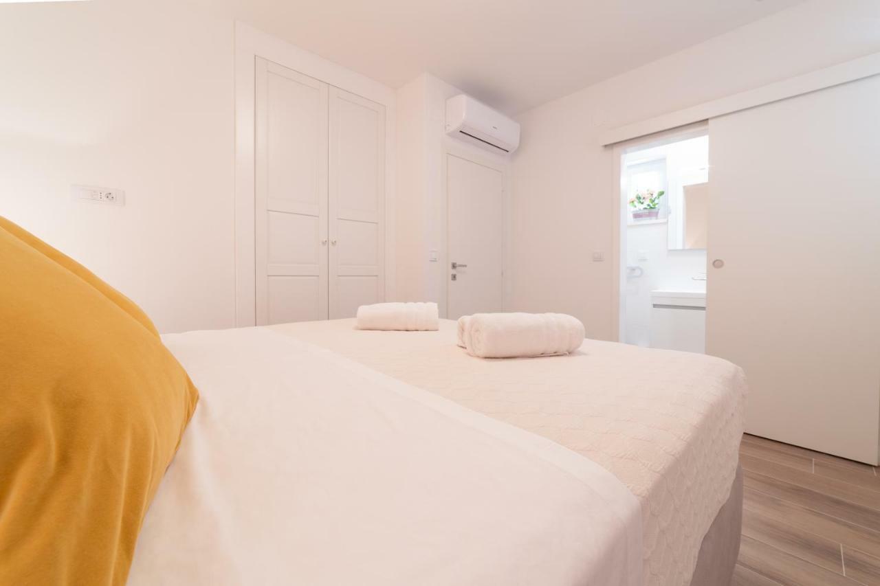 Mary Ann Apartment 2 ซัฟทัท ภายนอก รูปภาพ