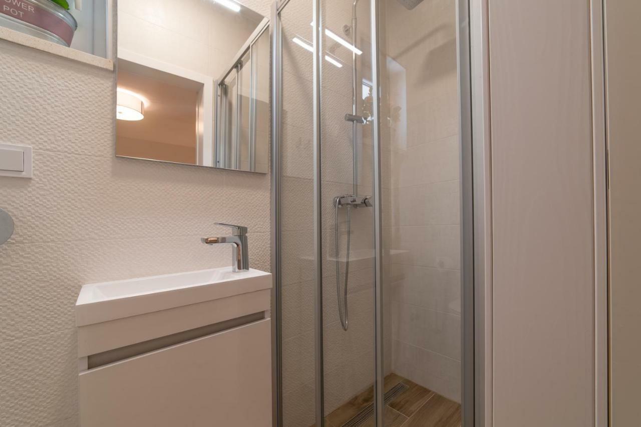 Mary Ann Apartment 2 ซัฟทัท ภายนอก รูปภาพ