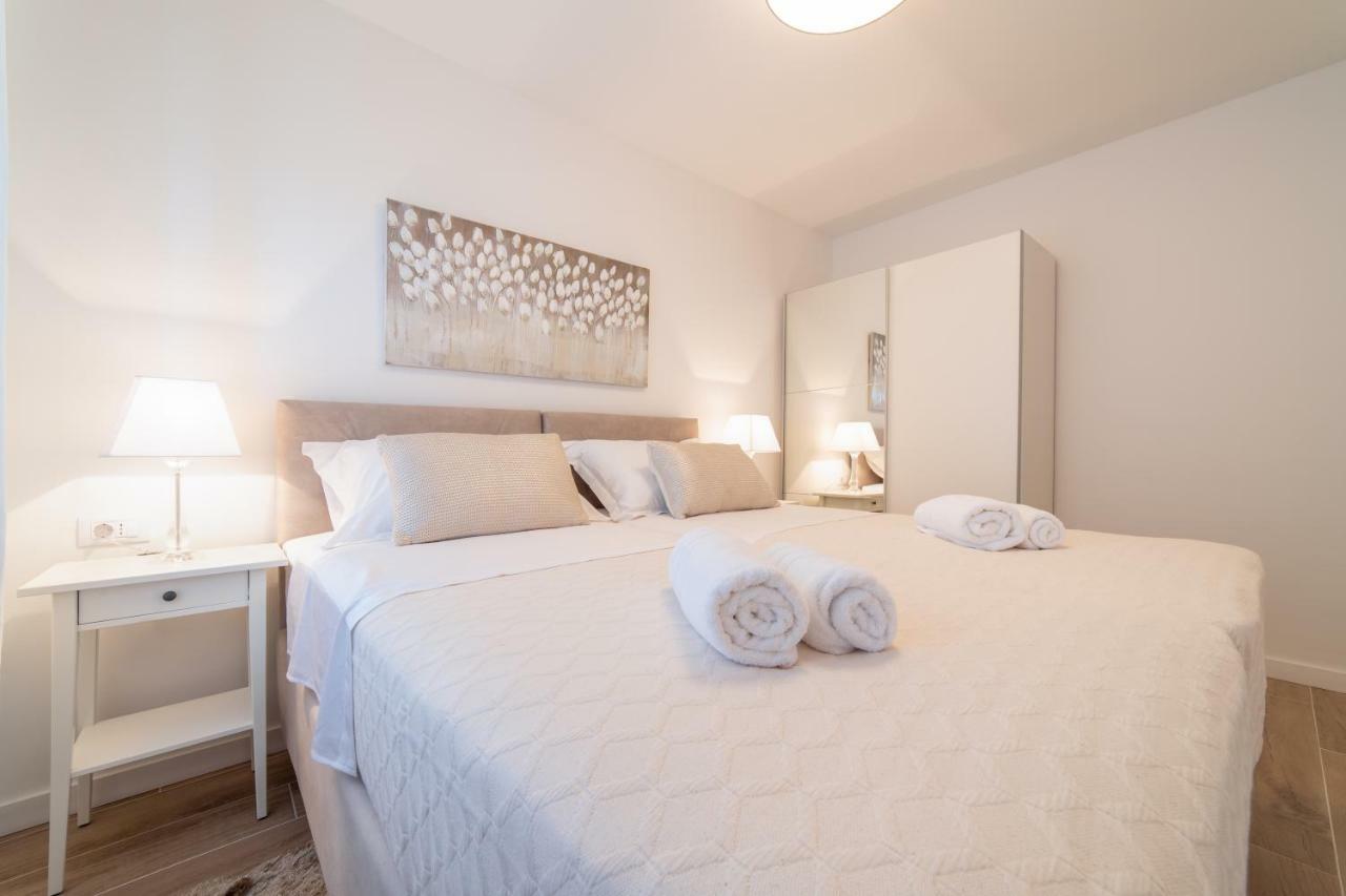 Mary Ann Apartment 2 ซัฟทัท ภายนอก รูปภาพ