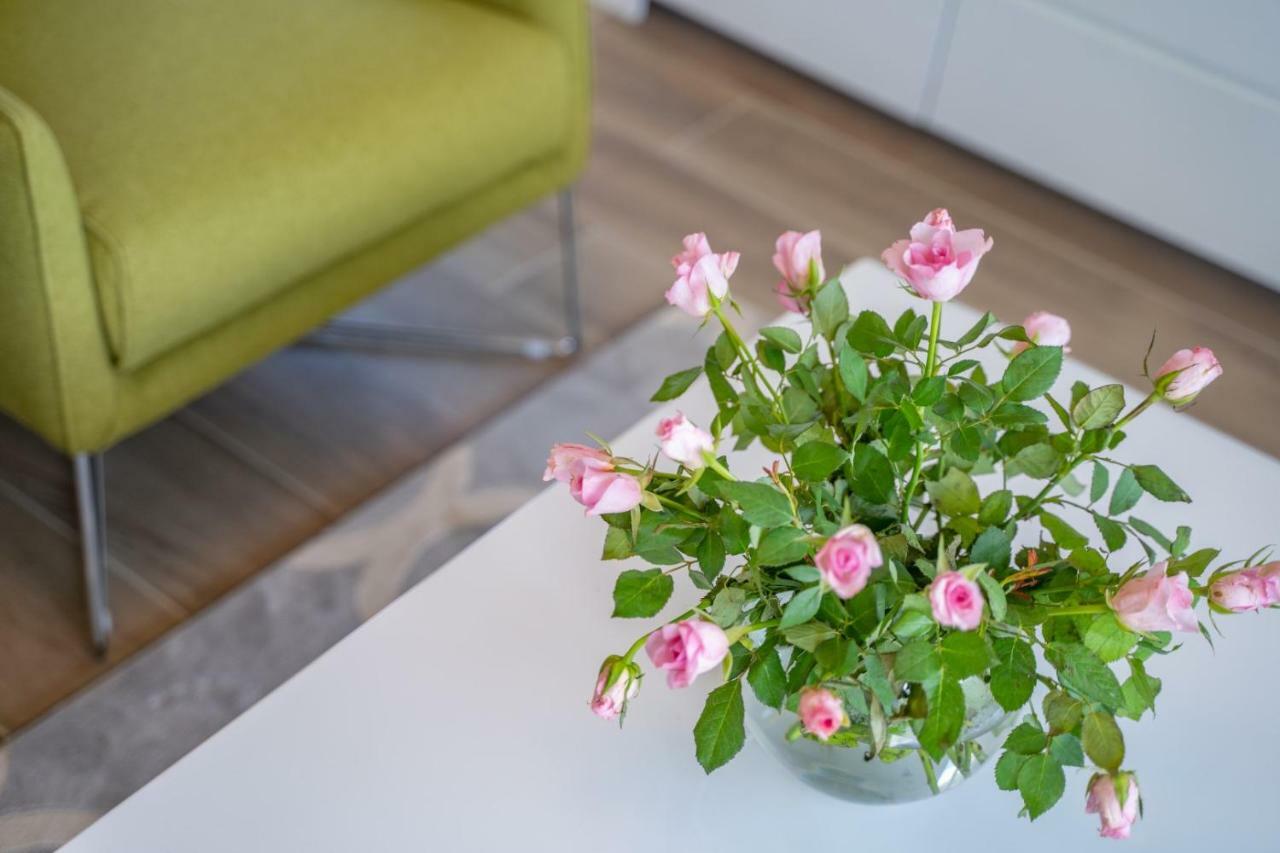 Mary Ann Apartment 2 ซัฟทัท ภายนอก รูปภาพ