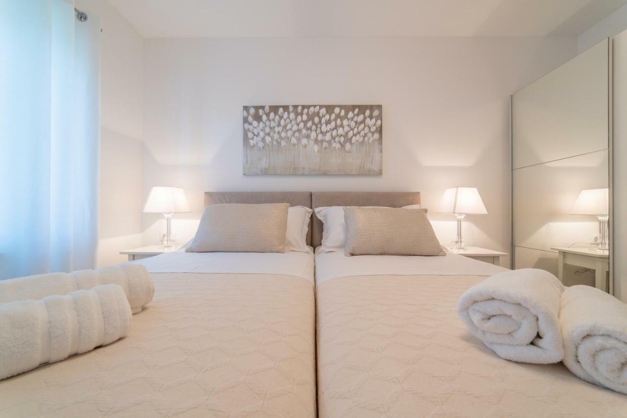 Mary Ann Apartment 2 ซัฟทัท ภายนอก รูปภาพ