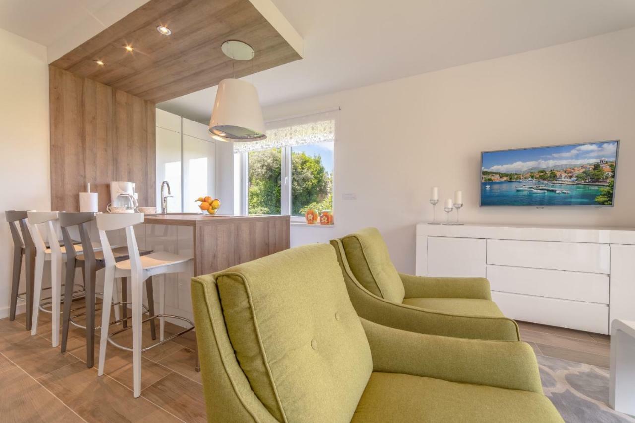Mary Ann Apartment 2 ซัฟทัท ภายนอก รูปภาพ